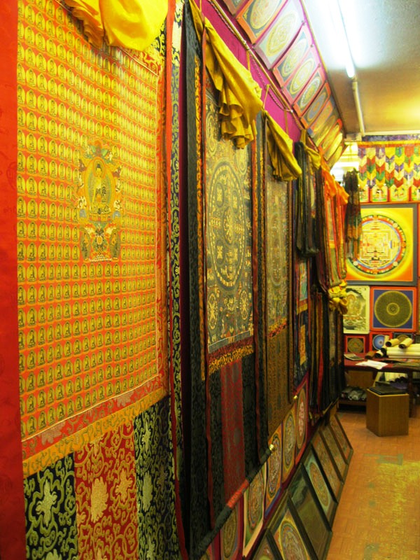 Buying and selling thangka art goes to the peak